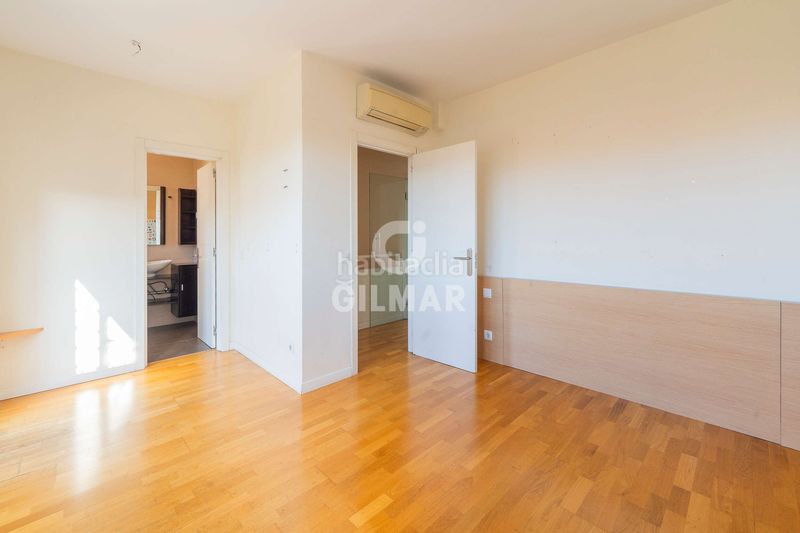 Casa adosada en una de las zonas residenciales más demandadas de Aravaca, el barrial, se vende este chalet adosado de líneas modernas y una lum en Madrid - Imagen 15