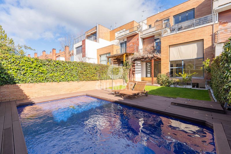 Casa adosada en una de las zonas residenciales más demandadas de Aravaca, el barrial, se vende este chalet adosado de líneas modernas y una lum en Madrid - Imagen 27