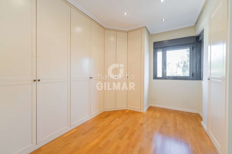 Casa adosada en una de las zonas residenciales más demandadas de Aravaca, el barrial, se vende este chalet adosado de líneas modernas y una lum en Madrid - Imagen 12