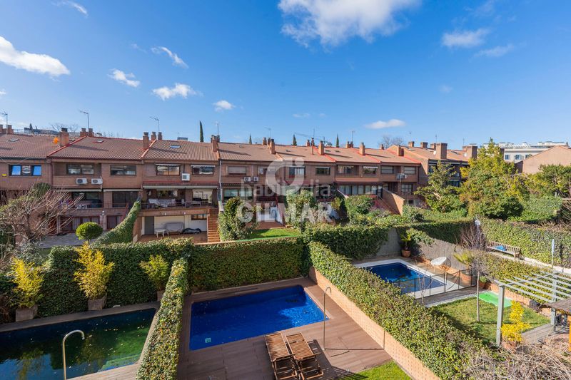 Casa adosada en una de las zonas residenciales más demandadas de Aravaca, el barrial, se vende este chalet adosado de líneas modernas y una lum en Madrid - Imagen 25