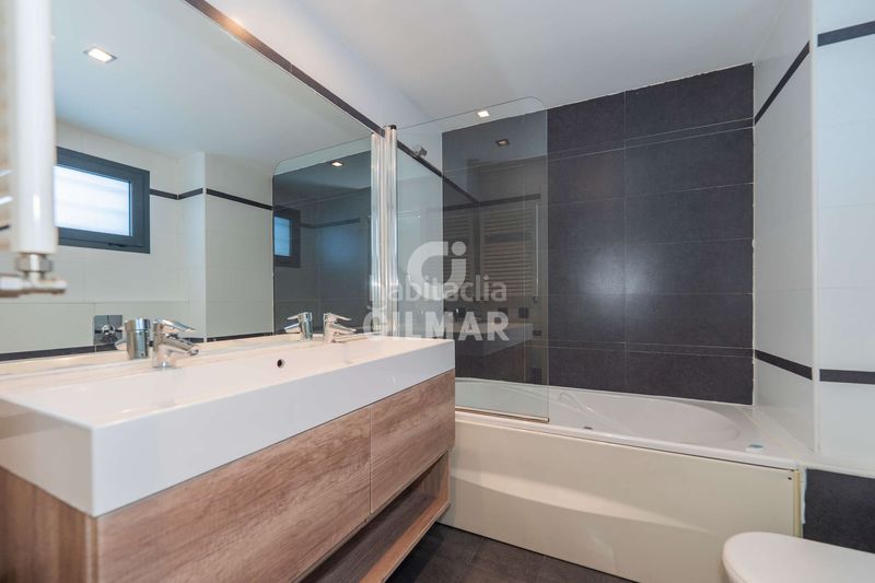 Casa adosada en una de las zonas residenciales más demandadas de Aravaca, el barrial, se vende este chalet adosado de líneas modernas y una lum en Madrid - Imagen 14