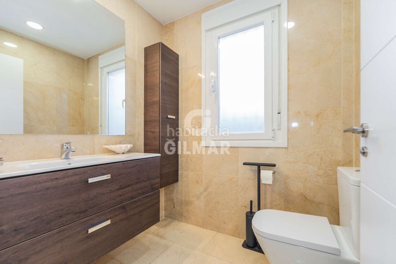 Casa pareada ubicado en la prestigiosa zona de Aravaca, junto a la colonia diplomáticos, este exclusivo chalet pareado de 350 m construidos se en Madrid - Imagen 13