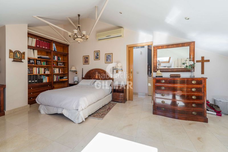 Casa pareada ubicado en la prestigiosa zona de Aravaca, junto a la colonia diplomáticos, este exclusivo chalet pareado de 350 m construidos se en Madrid - Imagen 14