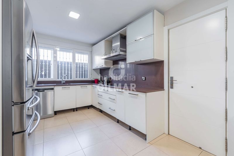 Casa pareada ubicado en la prestigiosa zona de Aravaca, junto a la colonia diplomáticos, este exclusivo chalet pareado de 350 m construidos se en Madrid - Imagen 10