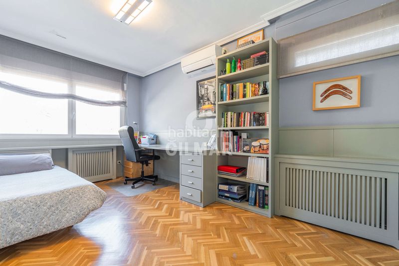 Casa pareada ubicado en la prestigiosa zona de Aravaca, junto a la colonia diplomáticos, este exclusivo chalet pareado de 350 m construidos se en Madrid - Imagen 21