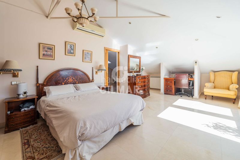 Casa pareada ubicado en la prestigiosa zona de Aravaca, junto a la colonia diplomáticos, este exclusivo chalet pareado de 350 m construidos se en Madrid - Imagen 15