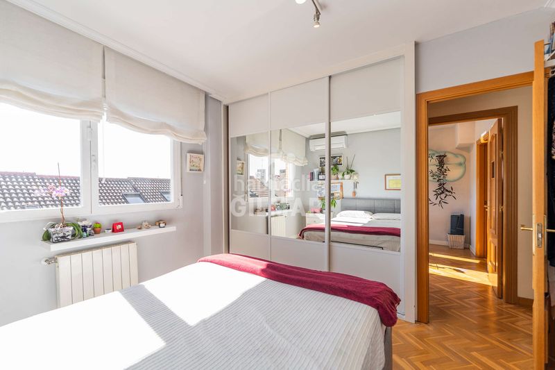 Casa pareada ubicado en la prestigiosa zona de Aravaca, junto a la colonia diplomáticos, este exclusivo chalet pareado de 350 m construidos se en Madrid - Imagen 19