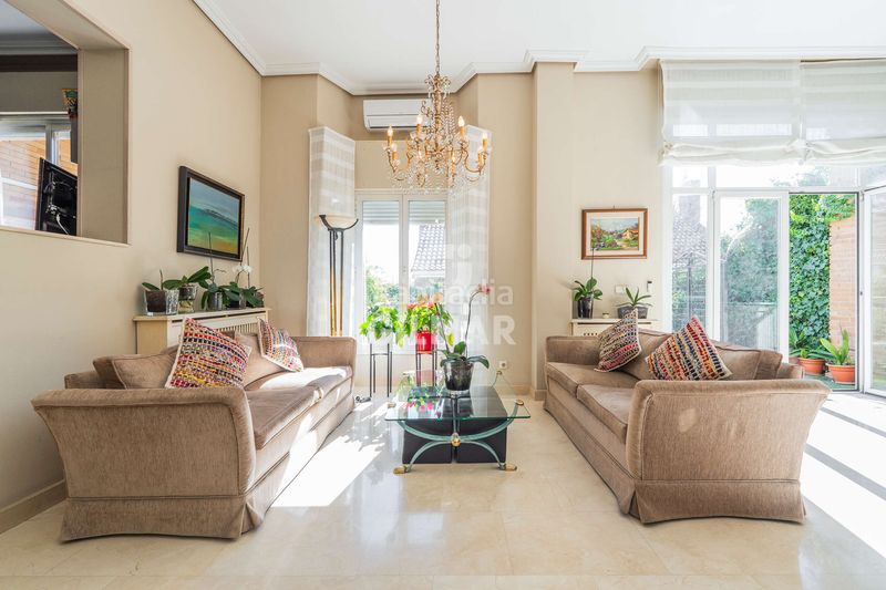 Casa pareada ubicado en la prestigiosa zona de Aravaca, junto a la colonia diplomáticos, este exclusivo chalet pareado de 350 m construidos se en Madrid - Imagen 6