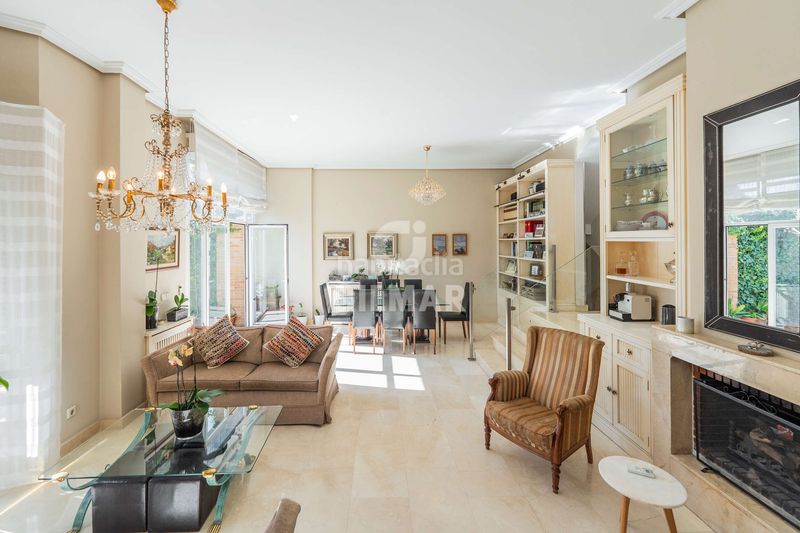 Casa pareada ubicado en la prestigiosa zona de Aravaca, junto a la colonia diplomáticos, este exclusivo chalet pareado de 350 m construidos se en Madrid - Imagen 5