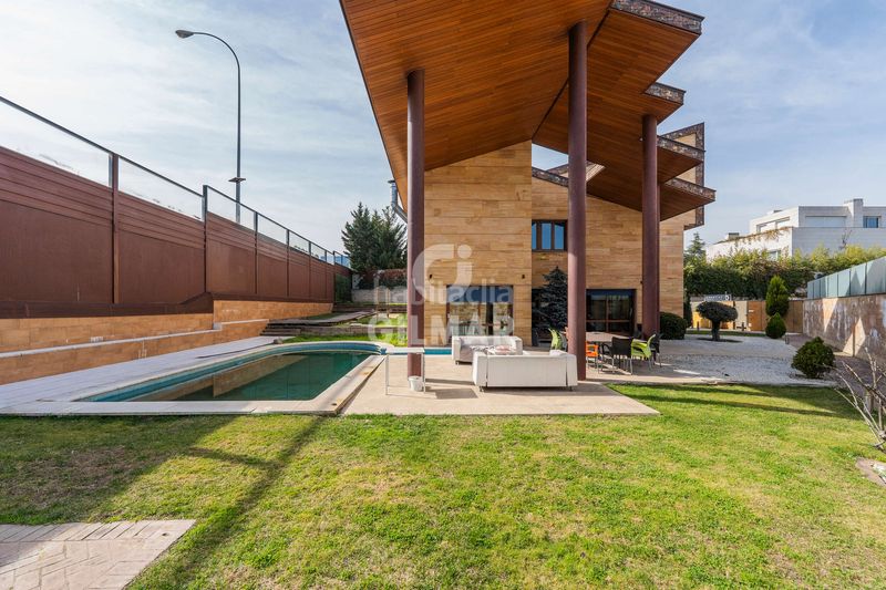 Chalet descubre una joya arquitectónica en la exclusiva urbanización la florida, ubicada en el prestigioso distrito de moncloaaravaca, ma en Madrid - Imagen 8