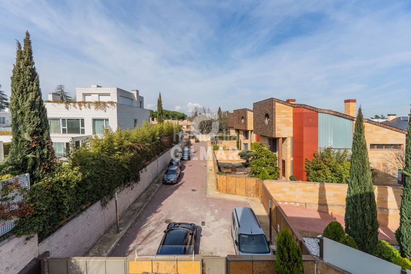 Chalet descubre una joya arquitectónica en la exclusiva urbanización la florida, ubicada en el prestigioso distrito de moncloaaravaca, ma en Madrid - Imagen 3
