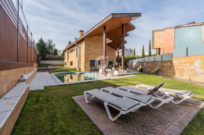 Chalet descubre una joya arquitectónica en la exclusiva urbanización la florida, ubicada en el prestigioso distrito de moncloaaravaca, ma en Madrid - Imagen 10