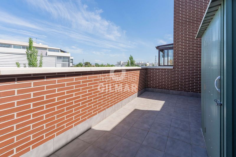 Foto dd8ee3c0-1f2d-445a-aa40-65e30bc05900. Dúplex amb calefacció aparcament piscina a La Florida - El Plantío Madrid