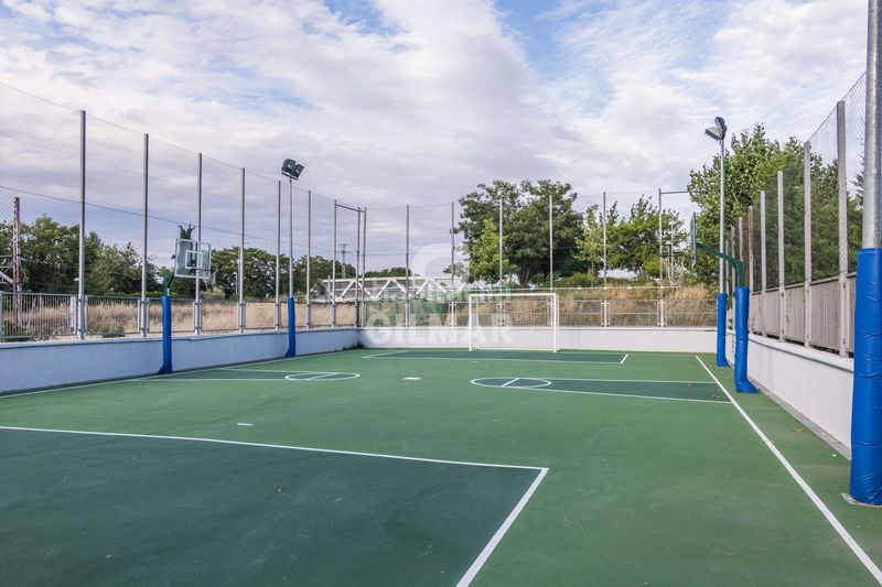 Foto eed994a8-daaf-453e-a793-69e921e99b54. Dúplex amb calefacció aparcament piscina a Aravaca Madrid