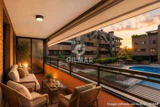 Flat in Somosaguas. Se presenta este fantástico piso de 4 dormitorios y 2 baños, ubi