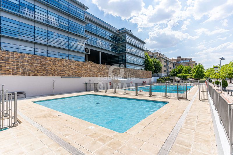 Foto 47d0b558-5451-4f01-b1d5-710b245e50e5. Pis amb calefacció aparcament piscina a Aravaca Madrid
