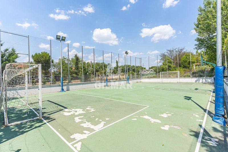 Foto a79e8b35-166b-45a7-ae3a-58e841c1825b. Pis amb calefacció aparcament piscina a Aravaca Madrid