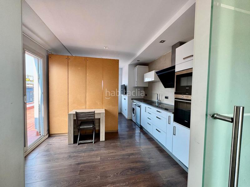 Foto 805a7537-c5b1-43bb-82fb-7f709ba388a8. Àtic a Sants Barcelona