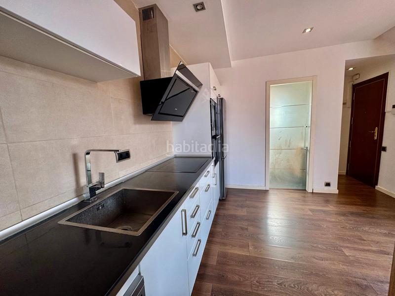 Foto cdbd6d3a-dcea-4daa-bda1-0da08b5078bb. Àtic a Sants Barcelona