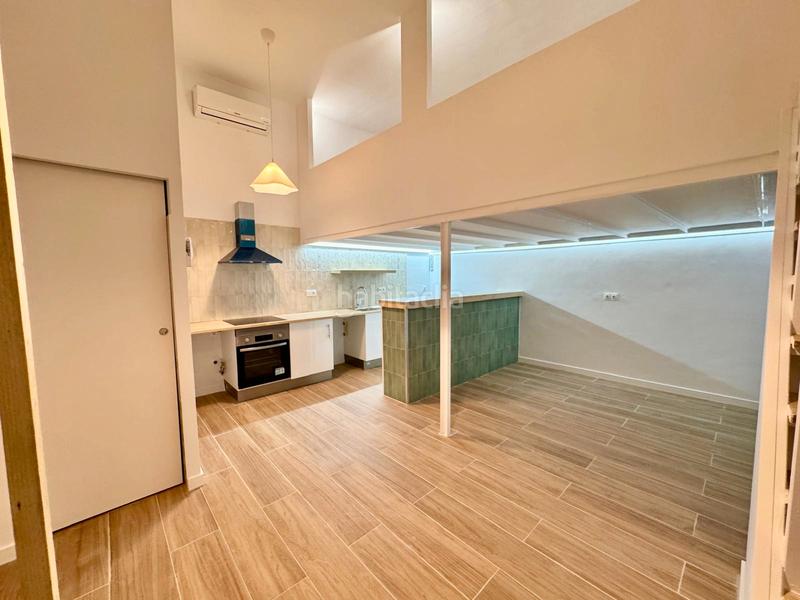 Foto bb4d2b88-5b2b-45ac-a7d2-261f469d3b91. Piano terra con riscaldamento in La Marina del Port Barcelona