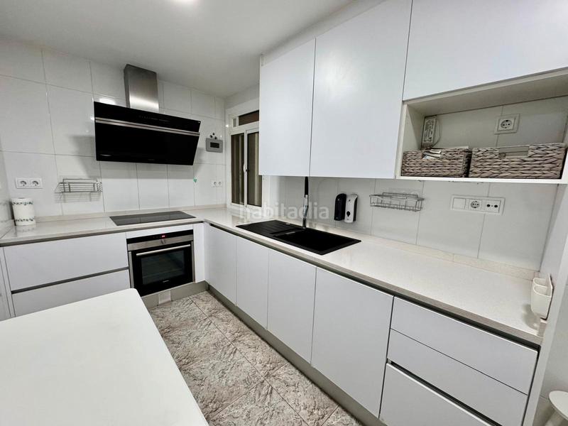 Foto c462411c-f965-4eb3-94ef-e2e6ff6c528a. Appartamento in La Marina del Port Barcelona