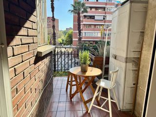 Piso  Passeig de la zona franca. **piso reformado en la zona franca - oportunidad única**