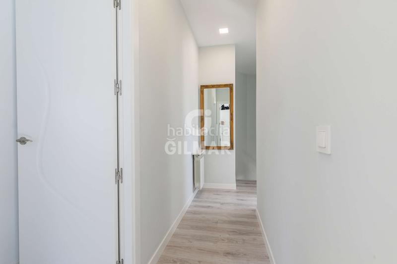 Foto c7d63bd3-c006-4d9d-9802-d9c636eaac83. Dúplex este luminoso ático dúplex se encuentra en el barrio de tetuán, a escasos metros de la calle bravo murillo, en un edificio de reci en Madrid