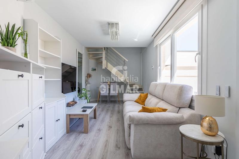 Foto d838508b-4bd3-4777-a15a-b9076c3d838e. Dúplex este luminoso ático dúplex se encuentra en el barrio de tetuán, a escasos metros de la calle bravo murillo, en un edificio de reci en Madrid
