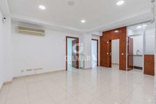 Pis a Cuatro Caminos - Azca. Se vende espectacular vivienda exterior, en la calle bravo muril