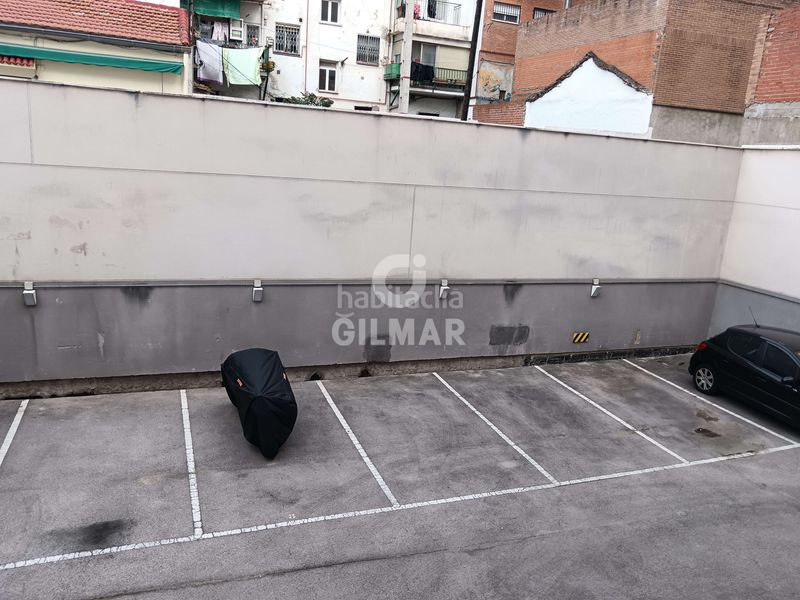 Foto b3a903d8-44b4-48e8-b3a7-814491c7bbfb. Aparcament cotxe a Valdeacederas Madrid