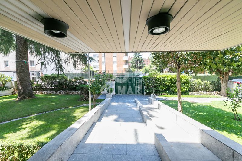 Foto b65a2678-02f8-4d81-84a8-067dbfc5e814. Pis amb calefacció aparcament piscina a Bellas Vistas Madrid