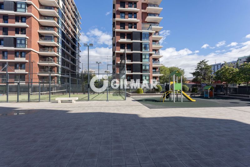 Foto 74f3f979-93a6-4cd2-aab8-fb9719302435. Pis amb calefacció aparcament piscina a Valdezarza Madrid