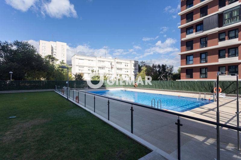 Foto b7242191-ab76-4d8c-8d32-302a92c5722a. Pis amb calefacció aparcament piscina a Valdezarza Madrid