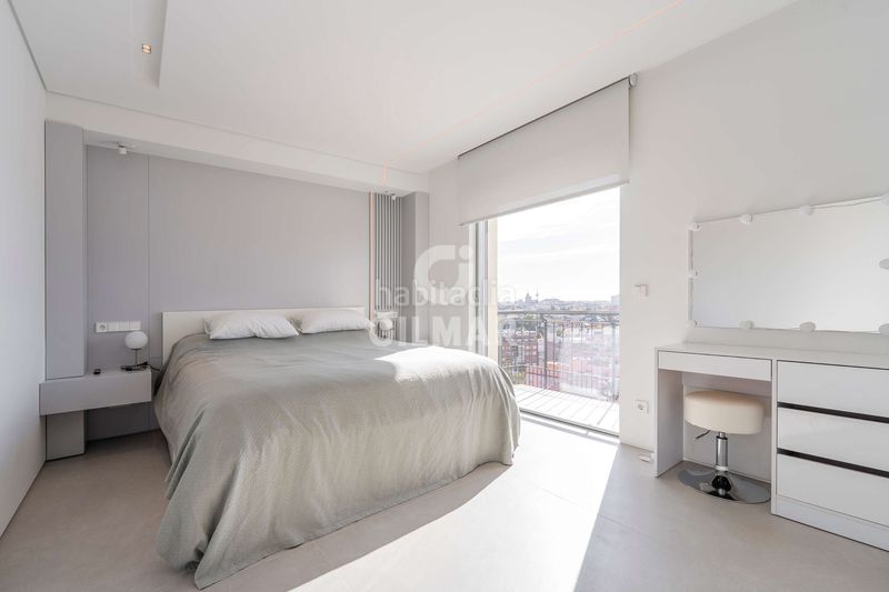 Foto 584b9399-5448-4f07-84c0-47a23164c8e9. Dúplex amb calefacció aparcament piscina a El Viso Madrid