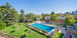 Piso en Hispanoamérica-Bernabéu. Exclusiva vivienda en hispanoamérica con dos plazas de garaje y