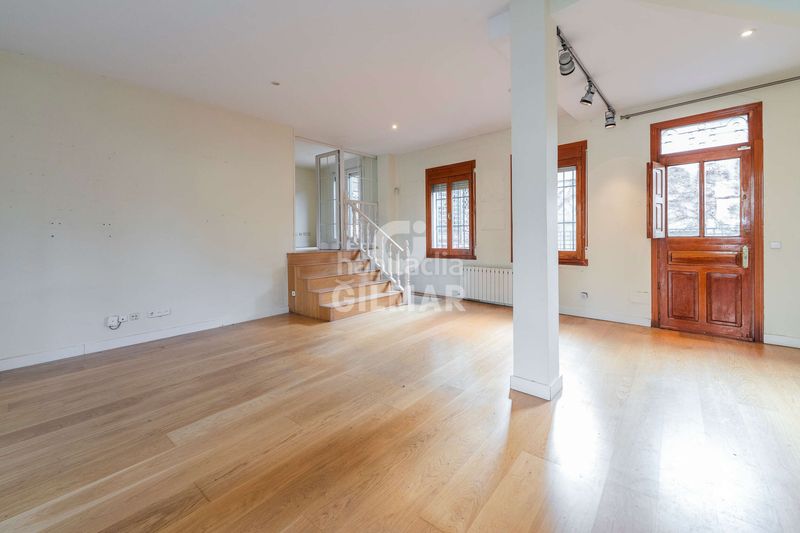 Casa pareada chalet pareado con jardín privado en hispanoamérica chamartínen una tranquila calle residencial del exclusivo barrio de hispanoam en Madrid - Imagen 2