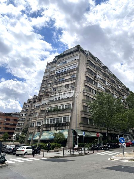 Piso ubicado en una de las zonas más exclusivas y tranquilas de chamartín, presentamos este magnífico piso exterior de 120m construidos en Madrid - Imagen 12