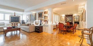 Appartement à El Viso. Exclusiva vivienda de gran tamaño con terraza y garaje en el vis