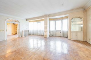 Flat in El Viso. Este majestuoso piso de 304 metros cuadrados, ubicado en una pla