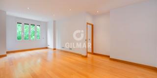 Pis en Goya. Magnfica vivienda en finca representativa con fachada clsica,