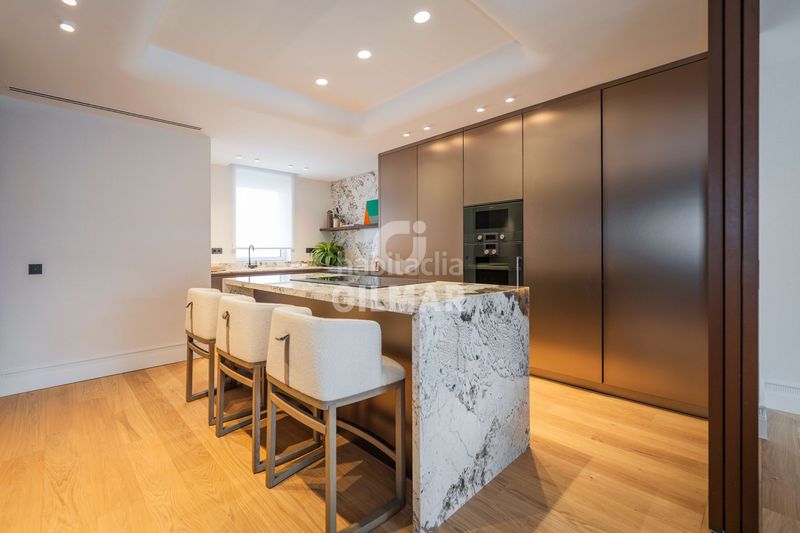 Foto 73d958f8-d5c0-46fa-ae63-f79040a2c9a1. Pis amb calefacció a Castellana Madrid