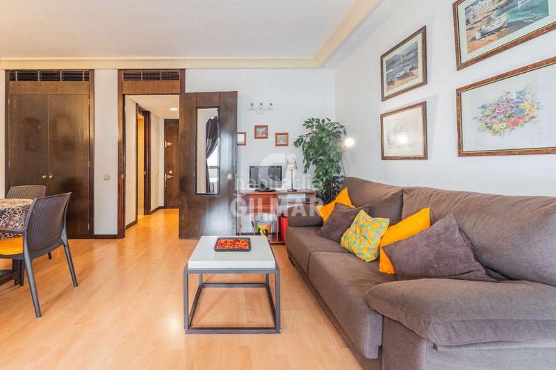 Foto 279afaa4-efff-4a84-813a-9a5ca1977f5e. Piso edificio eurocis, seguridad 24 horas, exterior, luminoso, estancias amplias, en buen estado, ha estado alquilado, posibilidad de g en Madrid