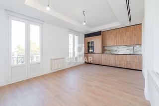 Pis a Lista. Barrio de salamanca, calle francisco silvela junto a calle diego