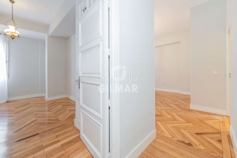 Foto d8049fbe-0f90-4a48-ab9c-702d3392fc88. Pis amb calefacció aparcament a Castellana Madrid