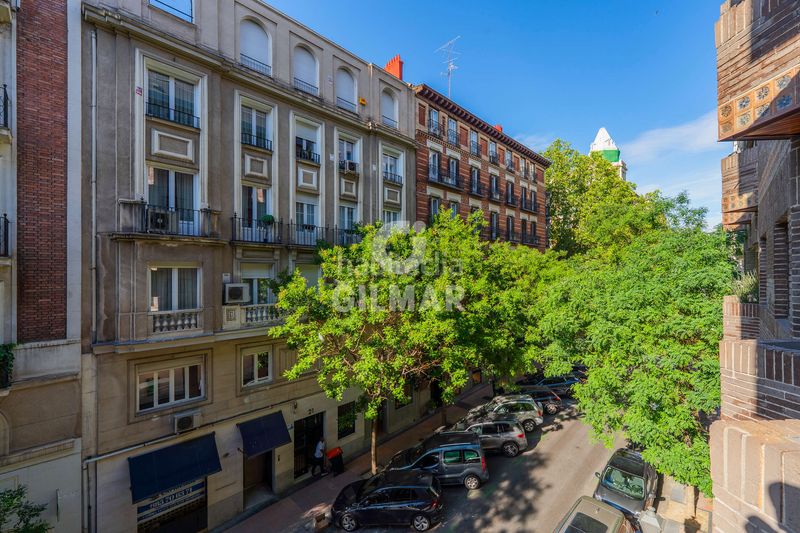 Foto e29c7eff-54c3-42df-9880-96c8191c76dc. Pis amb calefacció aparcament piscina a Recoletos Madrid
