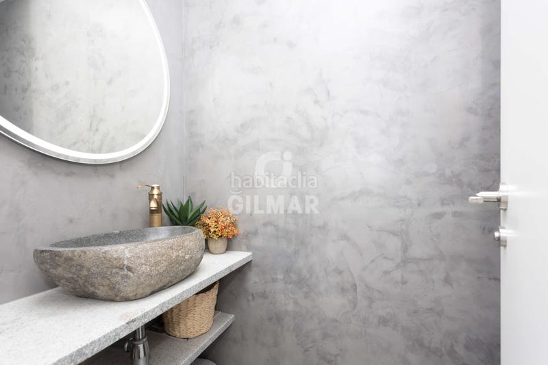 Foto 245c032c-780f-467d-a70c-b87e783e42a5. Piso descubre el lujo y la elegancia en este espectacular piso ubicado en la calle montalbán en el prestigioso barrio de Jerónimos, en en Madrid