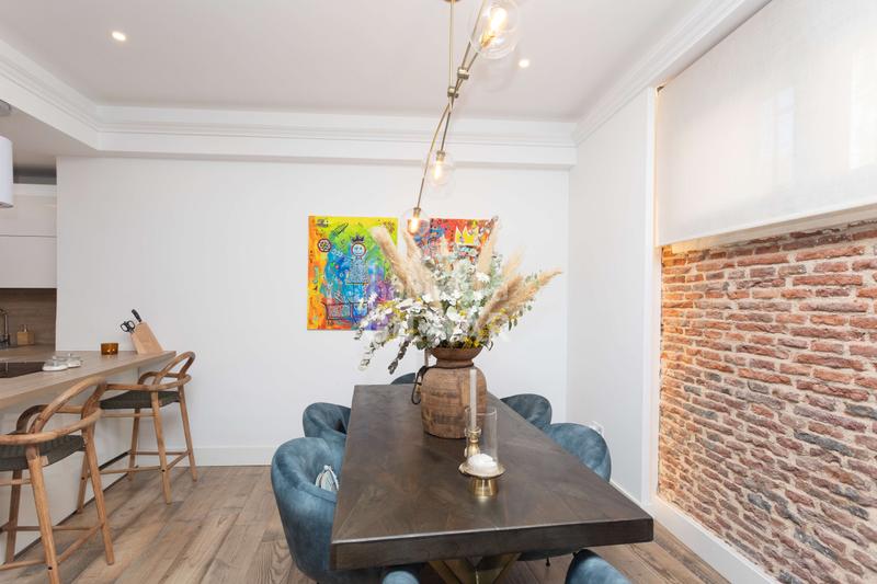 Foto 281127f1-f774-47dd-965c-624638b794d9. Piso descubre el lujo y la elegancia en este espectacular piso ubicado en la calle montalbán en el prestigioso barrio de Jerónimos, en en Madrid