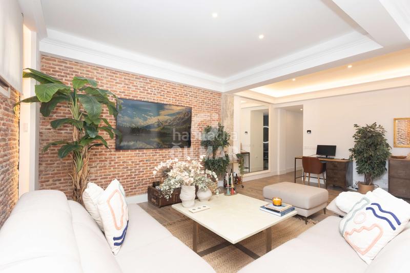 Foto 37e23025-c675-44c0-9c2a-65e3a8450f91. Piso descubre el lujo y la elegancia en este espectacular piso ubicado en la calle montalbán en el prestigioso barrio de Jerónimos, en en Madrid