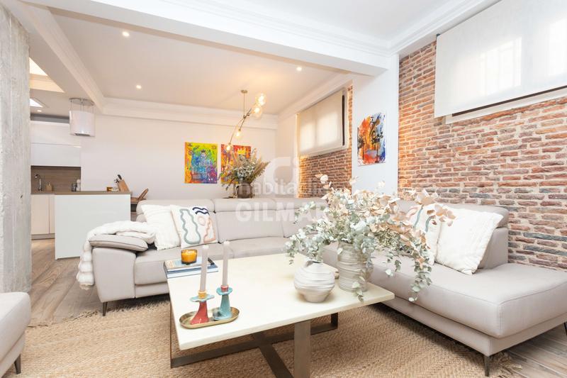 Foto 4d97abe9-cac2-4d5b-a473-cfef1dd15bba. Piso descubre el lujo y la elegancia en este espectacular piso ubicado en la calle montalbán en el prestigioso barrio de Jerónimos, en en Madrid