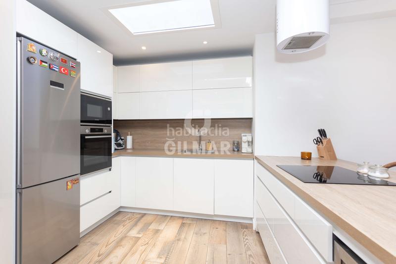 Foto 504291a0-ed6e-4117-b417-c86b764fd63c. Piso descubre el lujo y la elegancia en este espectacular piso ubicado en la calle montalbán en el prestigioso barrio de Jerónimos, en en Madrid